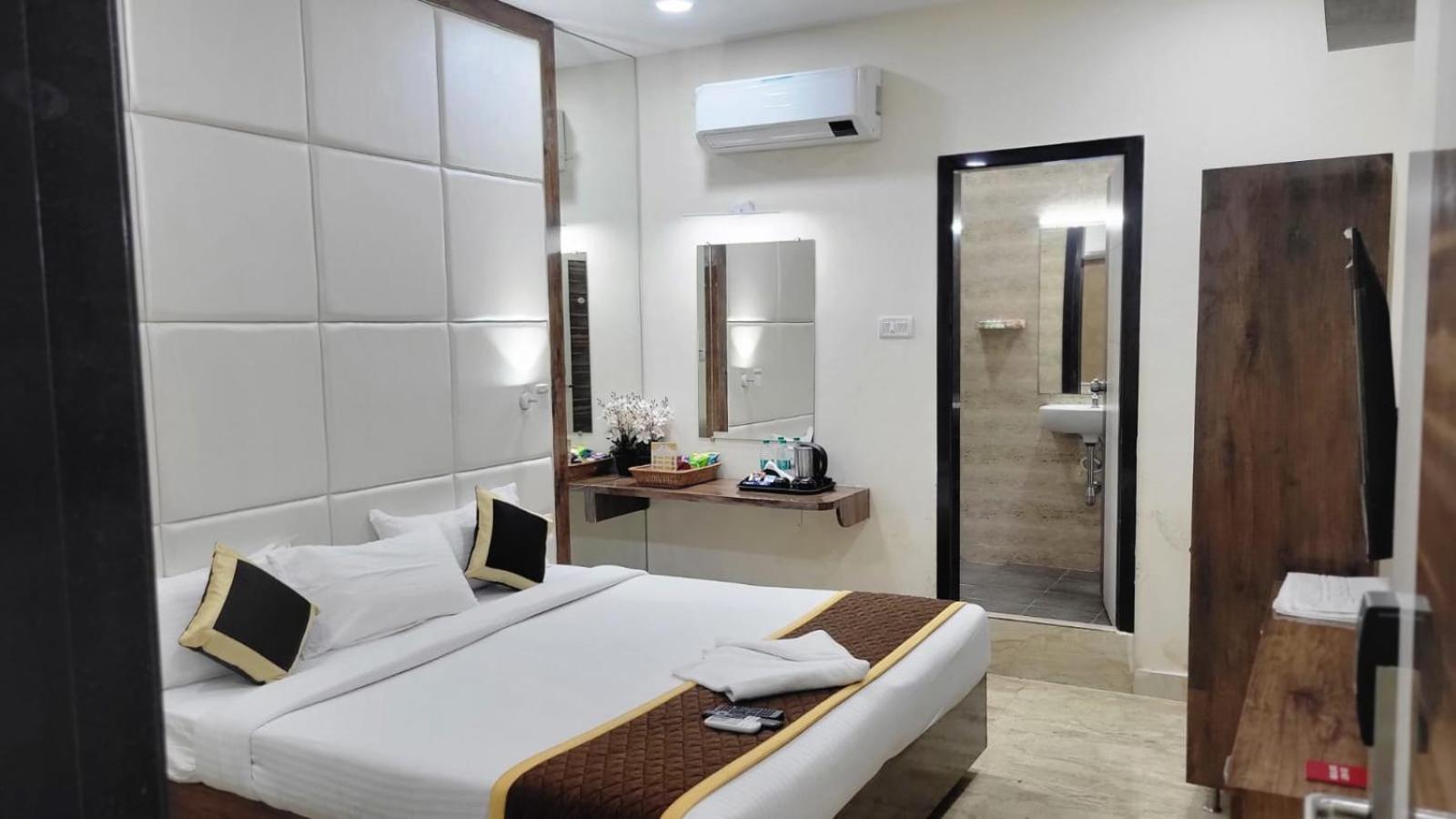 Hotel Grace Residency Airport